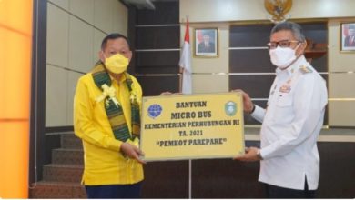 Photo of Pasca Penyerahan Bantuan, Komisi V DPR RI Apresiasi Sosok Taufan Pawe sebagai Wali Kota yang Kreatif